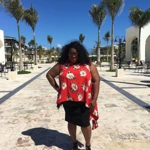 Meet your Posher, Izetta